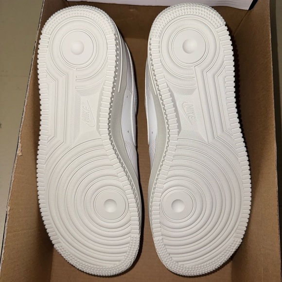 Women’s Nike Air Force 1 Summit White - Picture 3 of 4